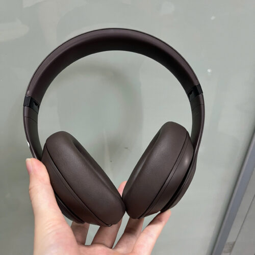 Màu nâu Beats Studio Pro
