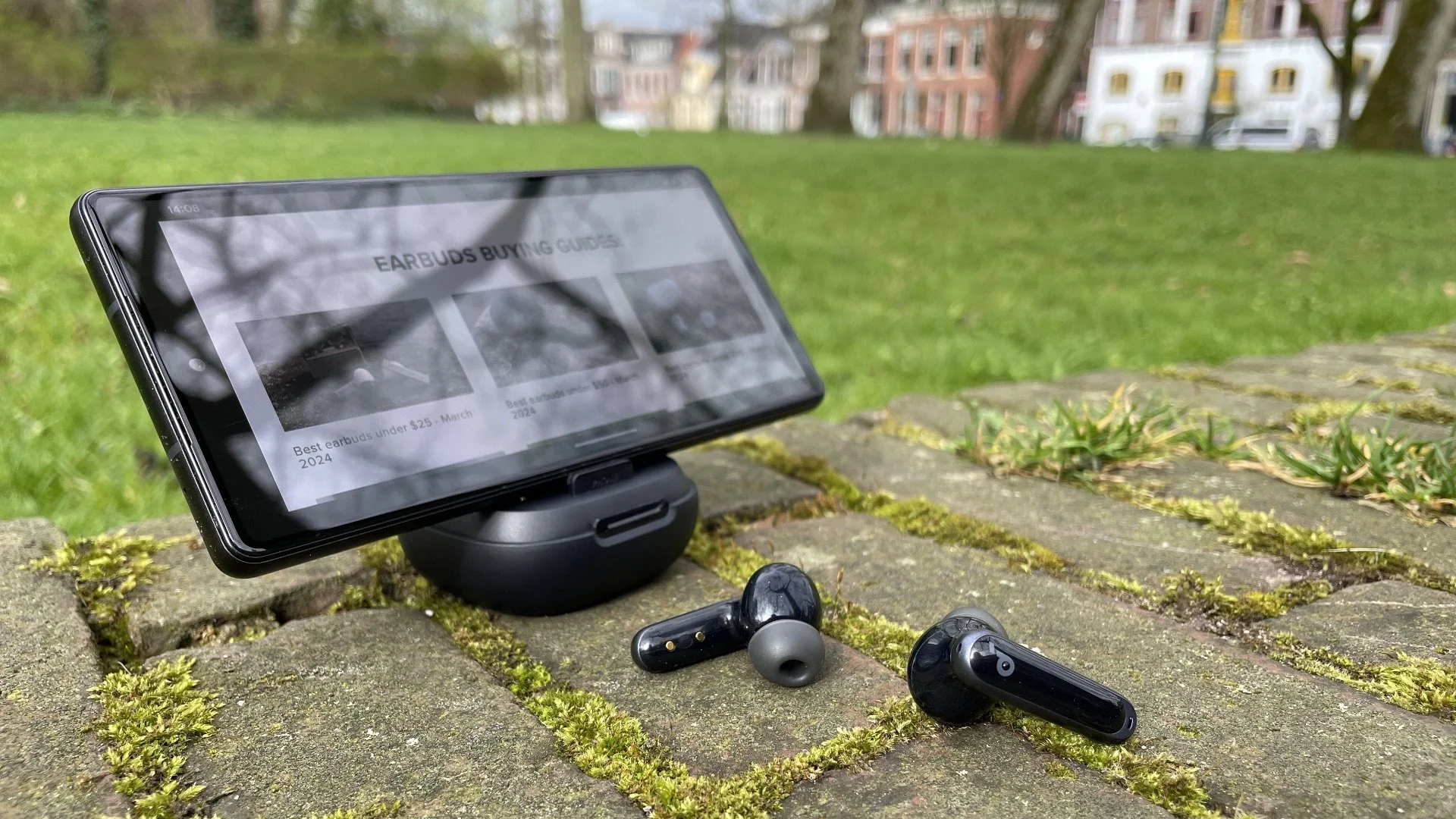 Soundcore+P40i+phone+stand+wireless+earbuds+review